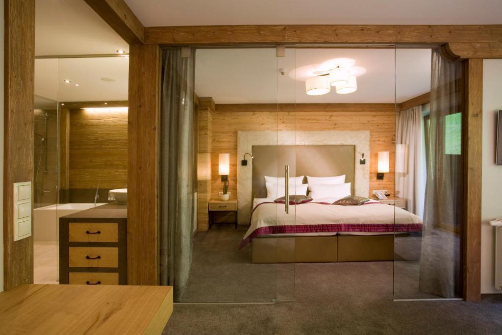 Aktiv- & Wellnesshotel Bergfried Tux Room photo