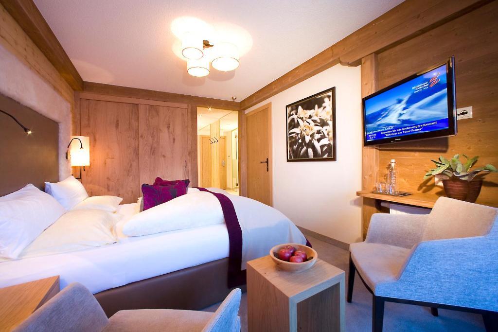 Aktiv- & Wellnesshotel Bergfried Tux Room photo